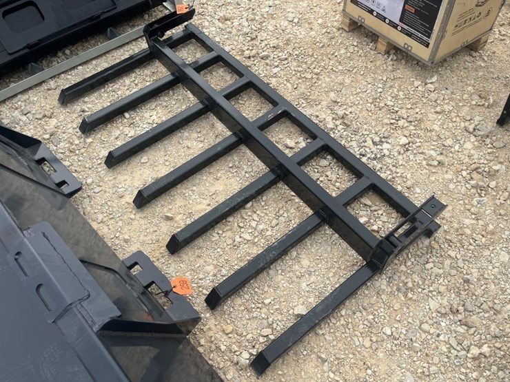 wolverine-67"-pallet-forks-w/-7-teeth-image-1