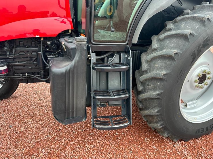 2015-case-ih-farmall-125a-image-10