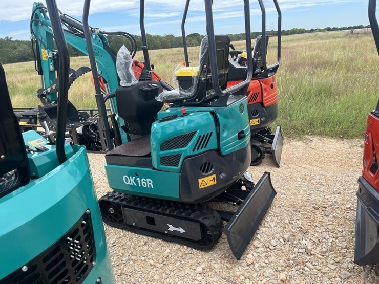 cfg-qk16r-mini-excavator-image-4