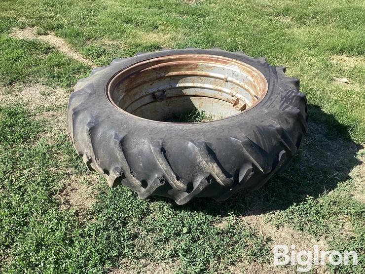 bfgoodrich-15.5-38-tire-&-wheel-image-3