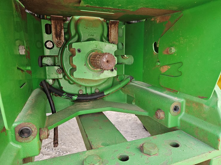 2013-john-deere-8310r-image-12