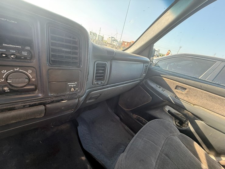 2002-chevrolet-1500-image-51