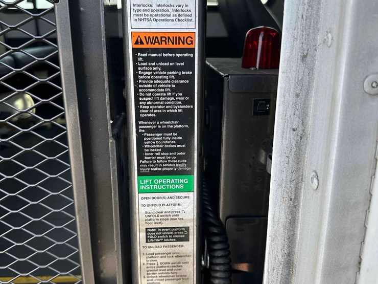 2017-ford-e450-image-14