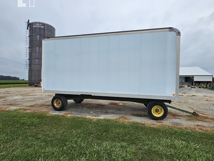 us-truck-body-on-john-deere-running-gear-image-3