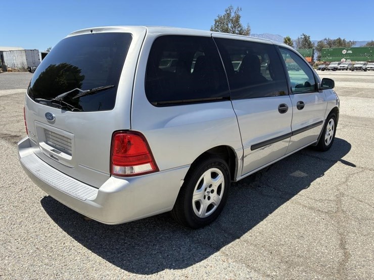 2004-ford-freestar-image-3