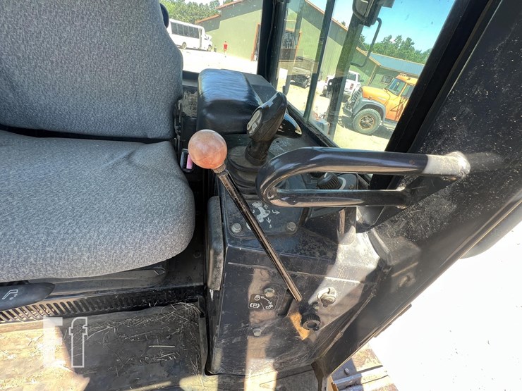 2013-deere-700j-lgp-image-13