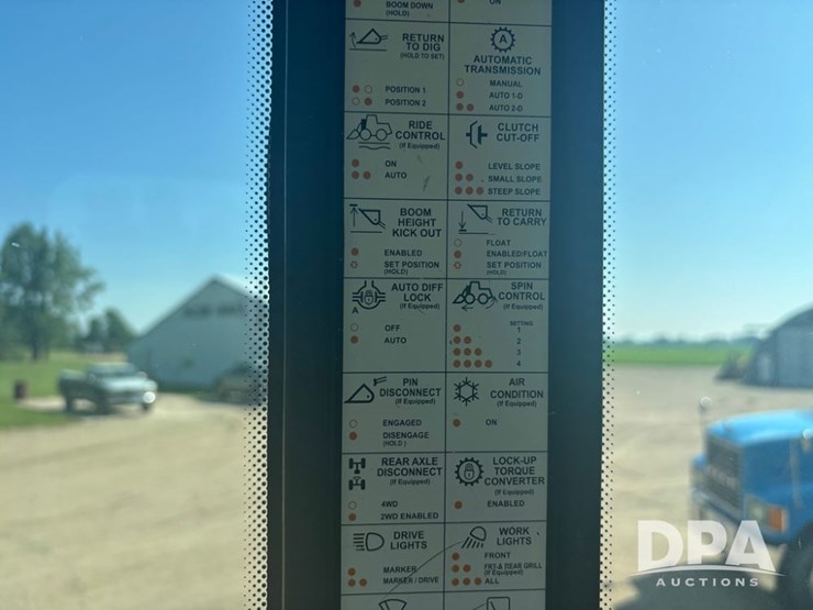 2015-deere-624k-image-68