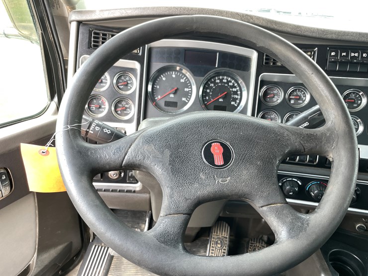 2012-kenworth-t800-image-83