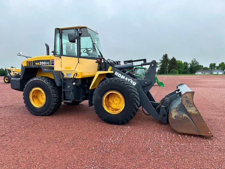 2013-komatsu-wa200pz-6-image-3