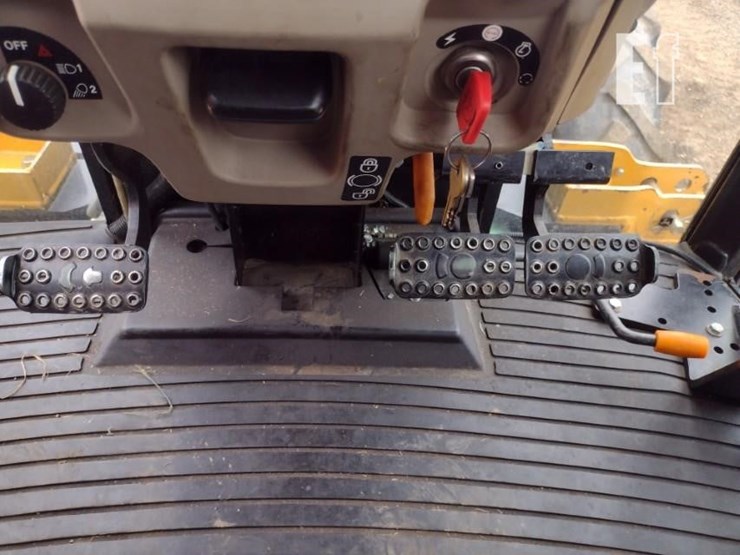 2015-john-deere-6105d-image-9