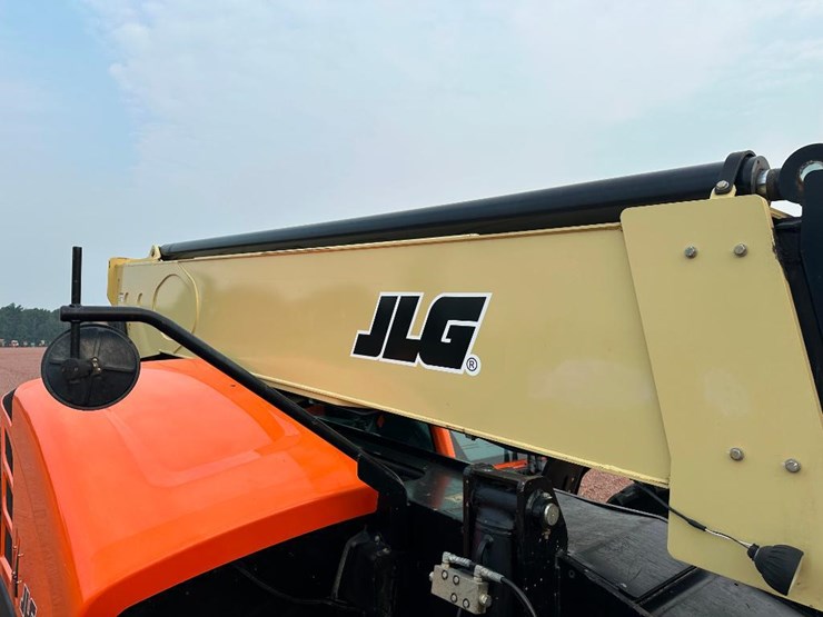 2016-jlg-1055-image-35