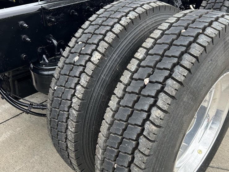 2019-kenworth-t800-image-25