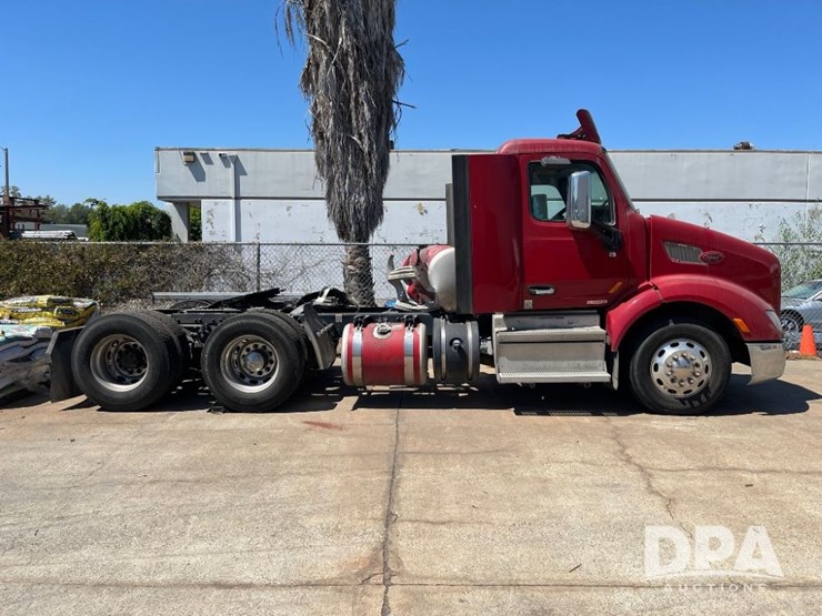 2018-peterbilt-579-image-3