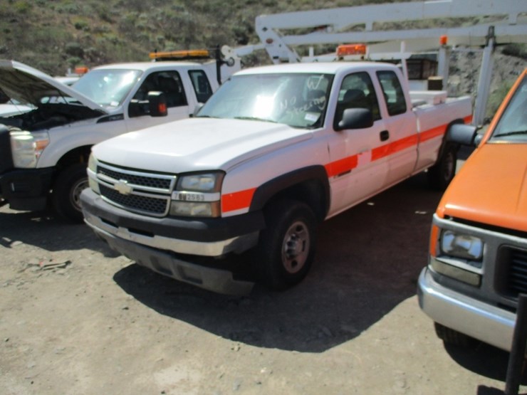 2005-chevrolet-2500-image-2