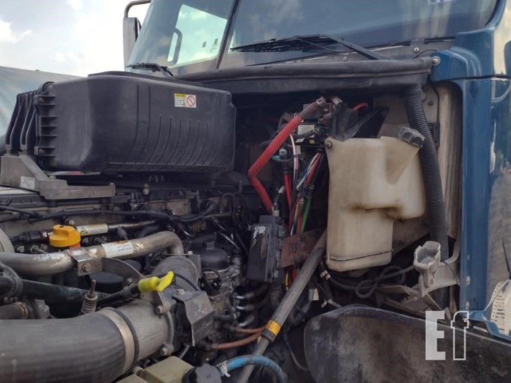 2017-freightliner-122sd-image-17