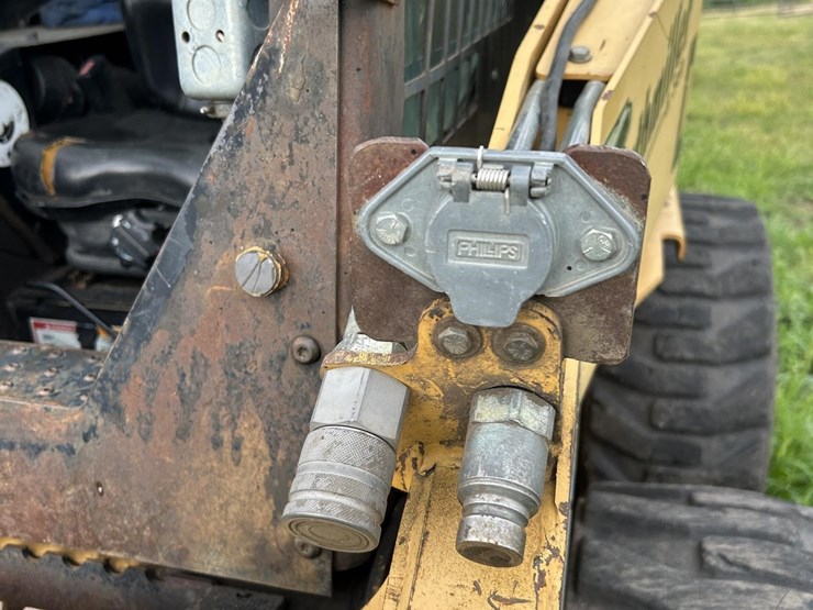 caterpillar-242-image-16