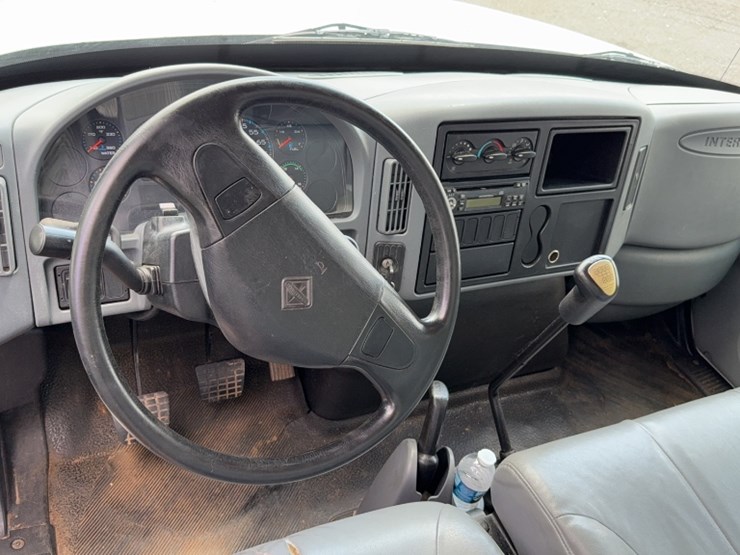 2006-international-durastar-4300-image-17