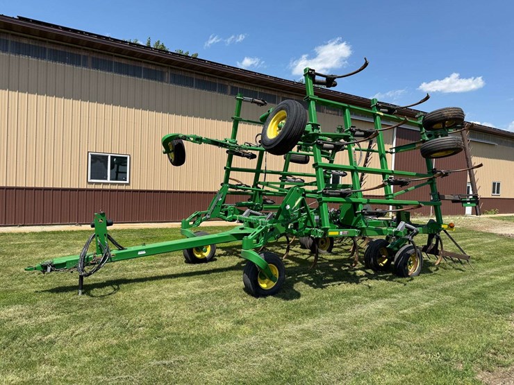 2011-john-deere-2410-image-47