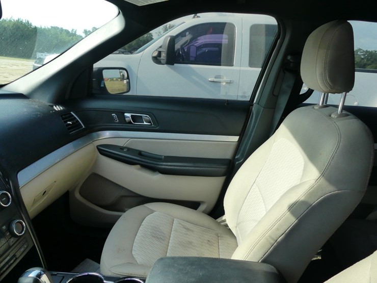 2018-ford-explorer-image-13