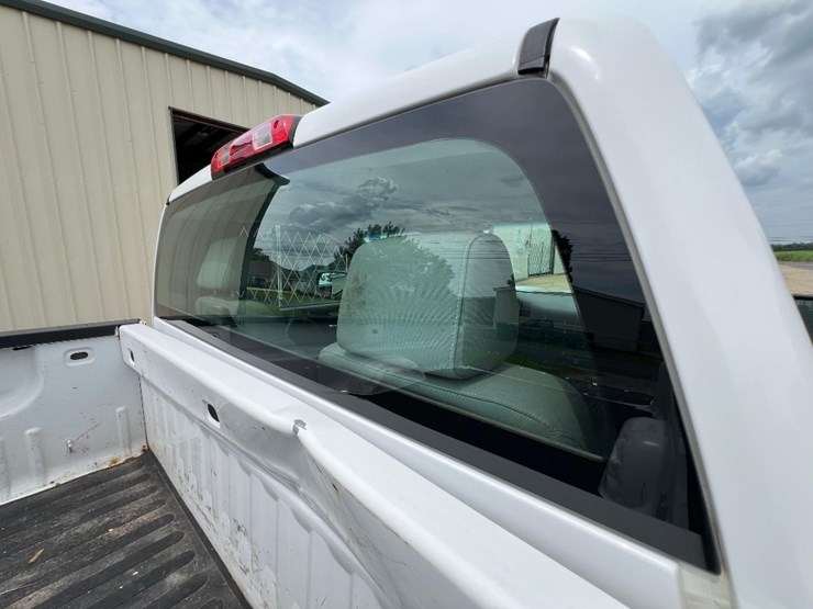2015-chevrolet-silverado-2500hd-image-48