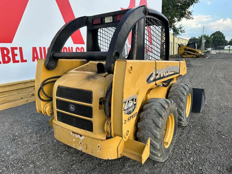 deere-250-image-4