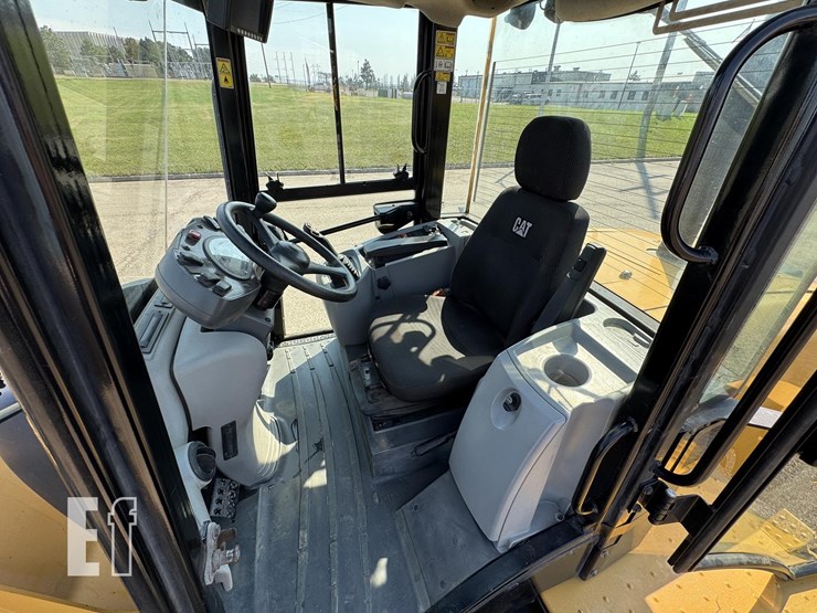 2021-caterpillar-920-image-32