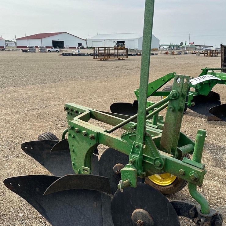 JOHN DEERE 2