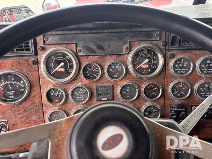 2000-peterbilt-379-image-90