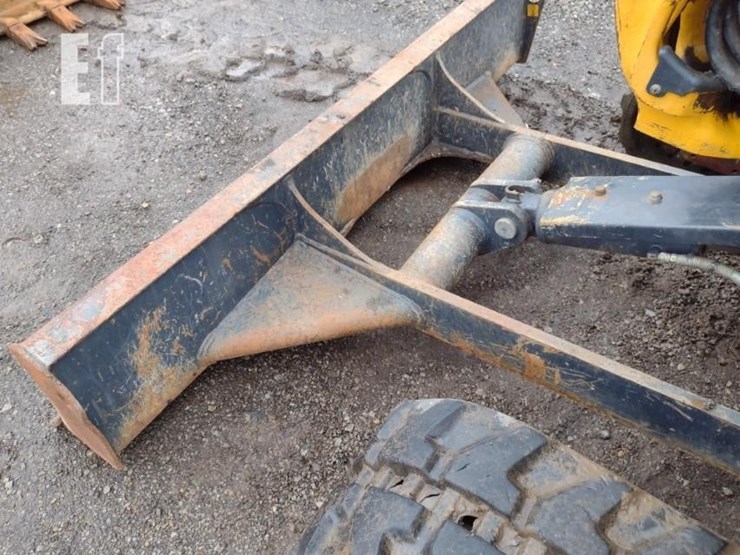 2007-deere-35d-image-28