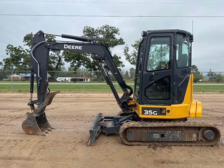 2020-deere-35g-image-1