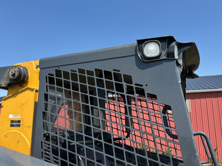 2019-deere-330g-image-46