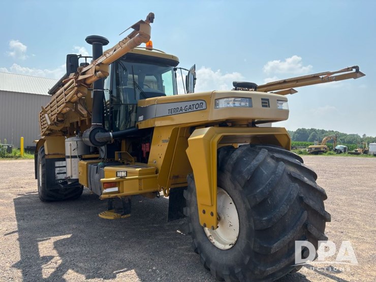 2006-john-deere-8-image-1
