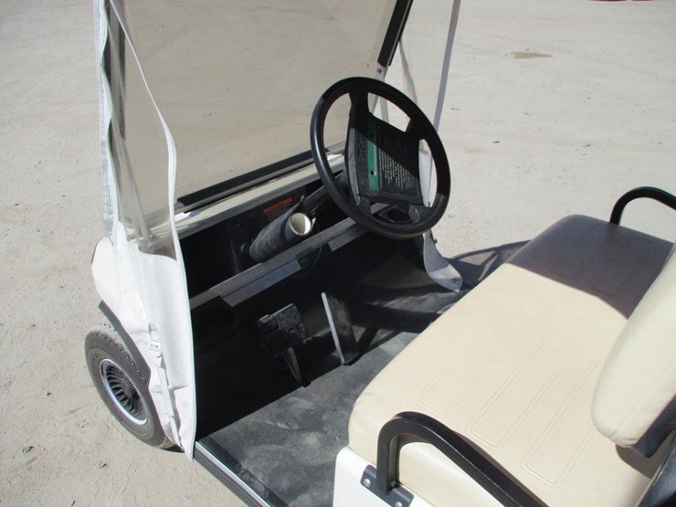 club-car-golf-shuttle-cart,-image-7