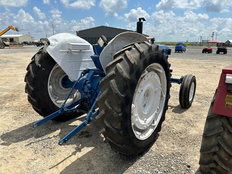 ford-4000-image-3