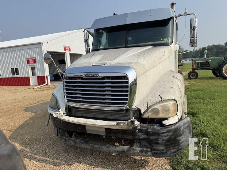 2003-freightliner-columbia-120-image-2