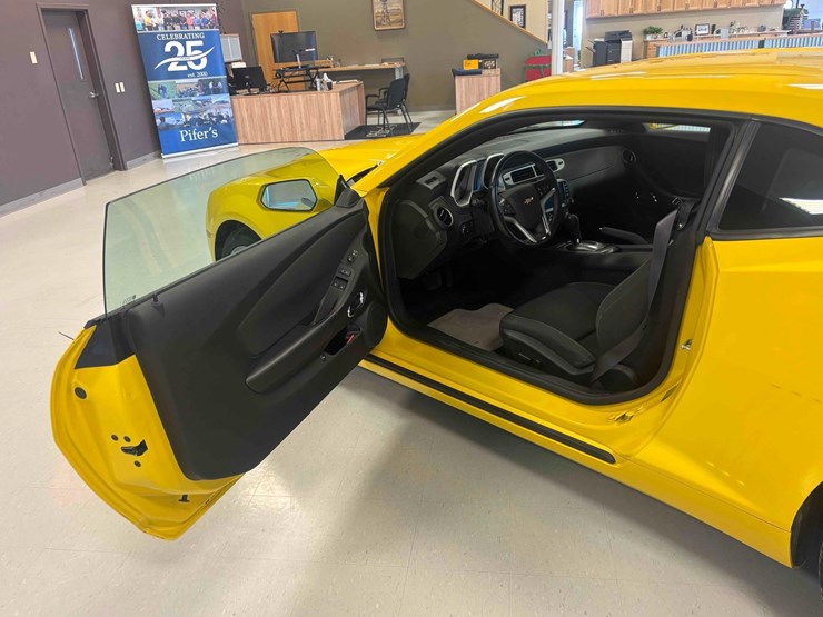 2013-camaro-1lt-rs-coupe-image-12