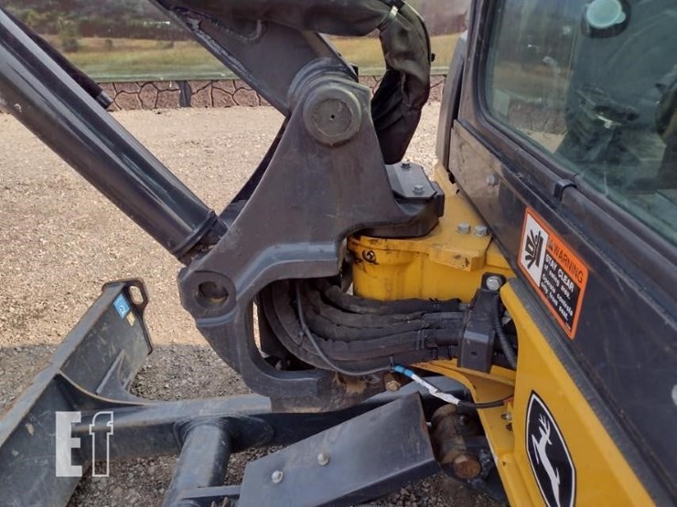 2022-deere-30g-image-25