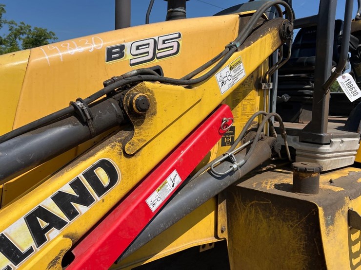 2008-new-holland-b95-image-11