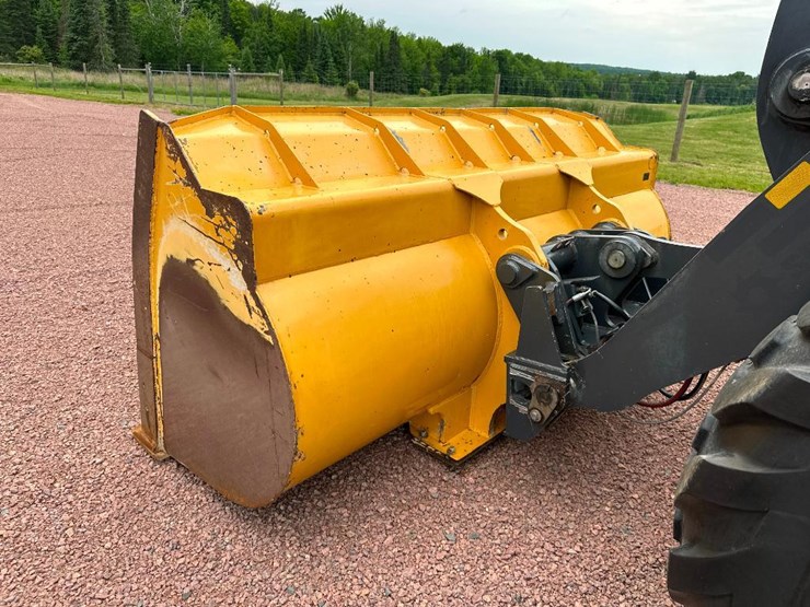 2018-deere-524kii-image-47