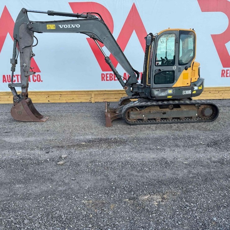 2017 VOLVO ECR88D