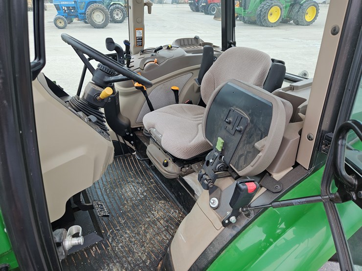2020-john-deere-6105e-image-18