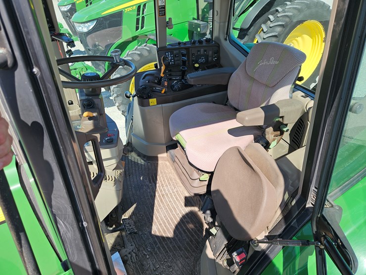 2005-john-deere-7520-image-6