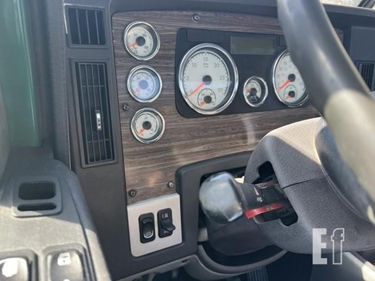 2015-freightliner-coronado-122-image-76
