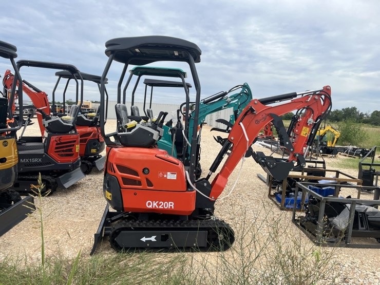cfg-qk20r-mini-excavator-image-4