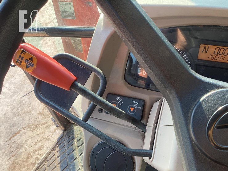 2016-kubota-m7060-image-14