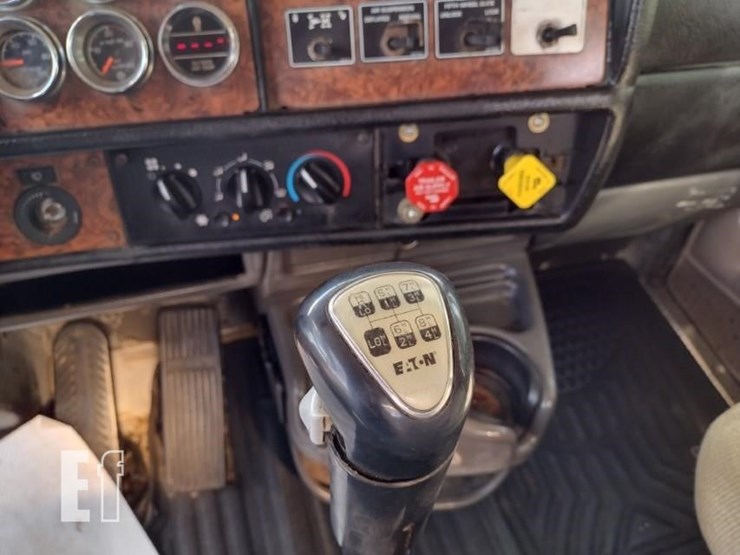 2006-kenworth-w900-image-8