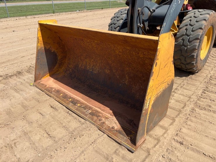 2018-deere-204l-image-14