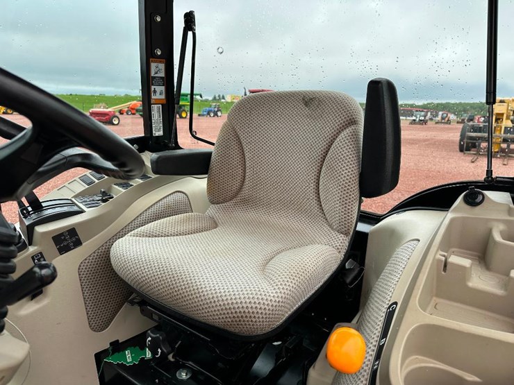2022-john-deere-3046r-image-46