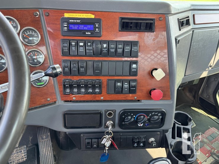 2012-western-star-4900-image-39
