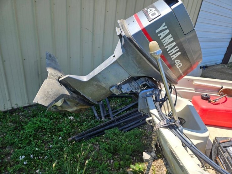 #2548-•-boston-whaler-boat-image-12